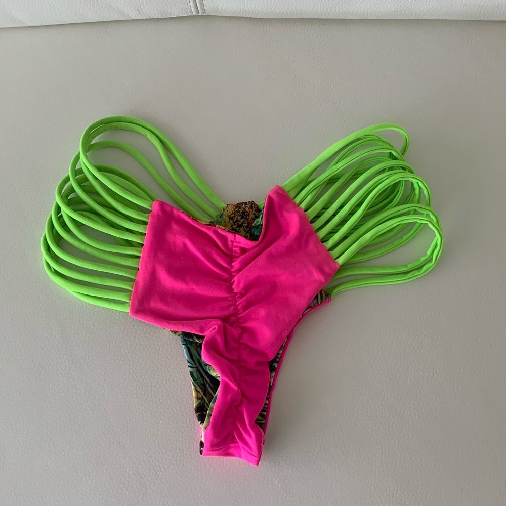 Really Nice Bikini - image 6